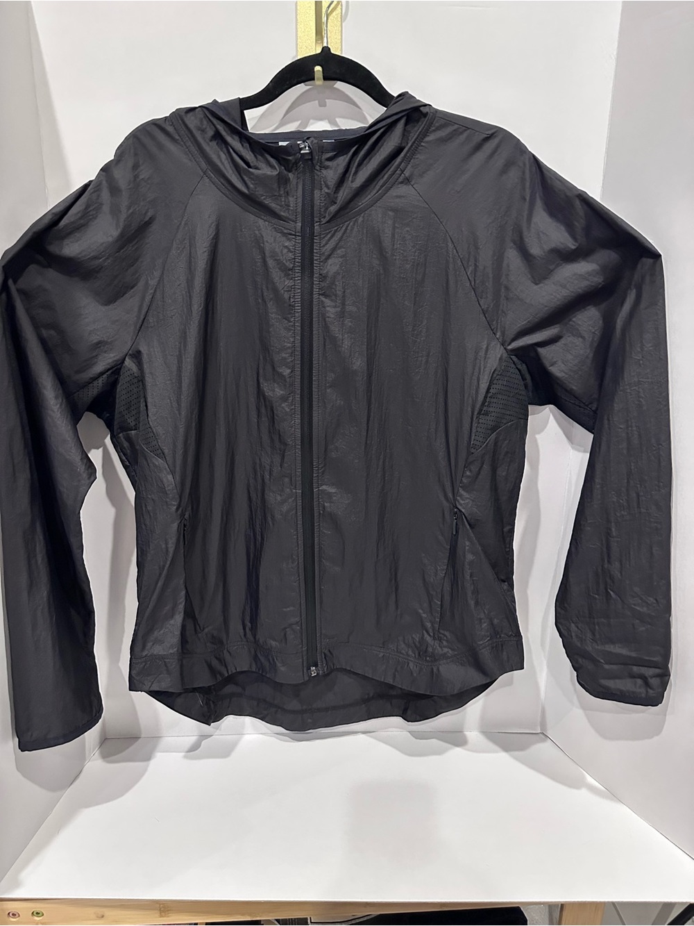 604AW - Athleta Black Hooded Running Windbreaker Mesh Vent Jacket Large